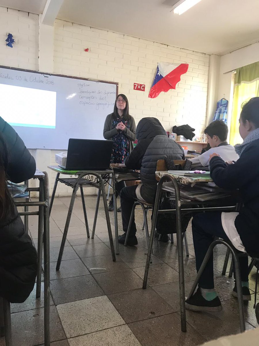 VictorSVenegas's tweet photo. Seguimos trabajando en el tercer taller de @Cedeus_ en #ColegioQuitalmahue #PrimeraInfancia #Niños para #PlanMaestroMartaBrunet @ServiuRM @minvu @MinvuRM @BrunetPlan @IEU_T Excelente participación e interés de alumnado y entrega total de los equipos #SeguimosAvanzando https://t.co/aQtBT3pEeO