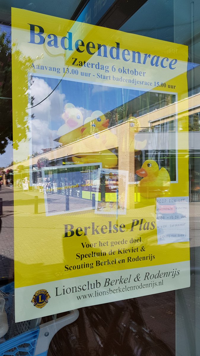 Vandaag verkochten we met de volgende generatie enthousiast loten voor de #Lionsclub Berkel en Rodenrijs #Badeendjesrace. De opbrengst gaat dit jaar naar Scouting Berkel en Speeltuinvereniging De Kievit. Koop ook een lootje en kom zaterdagmiddag kijken naar het spektakel! #Lions