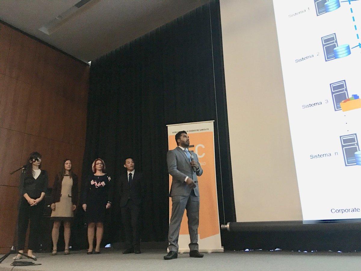 PieraCurotto's tweet photo. Presentación final del team #CSCAR6 para @SantaFeCiudad con recomendaciones relacionadas al manejo de datos de proyectos sociales en la cuidad @citizenIBM @IBMArgentina @DigitalOppTrust #GoodTechIBM #IBMCSC @EmpleosIBMLatam @CarinaSpero @ValeGGC https://t.co/WfHGYquHdL