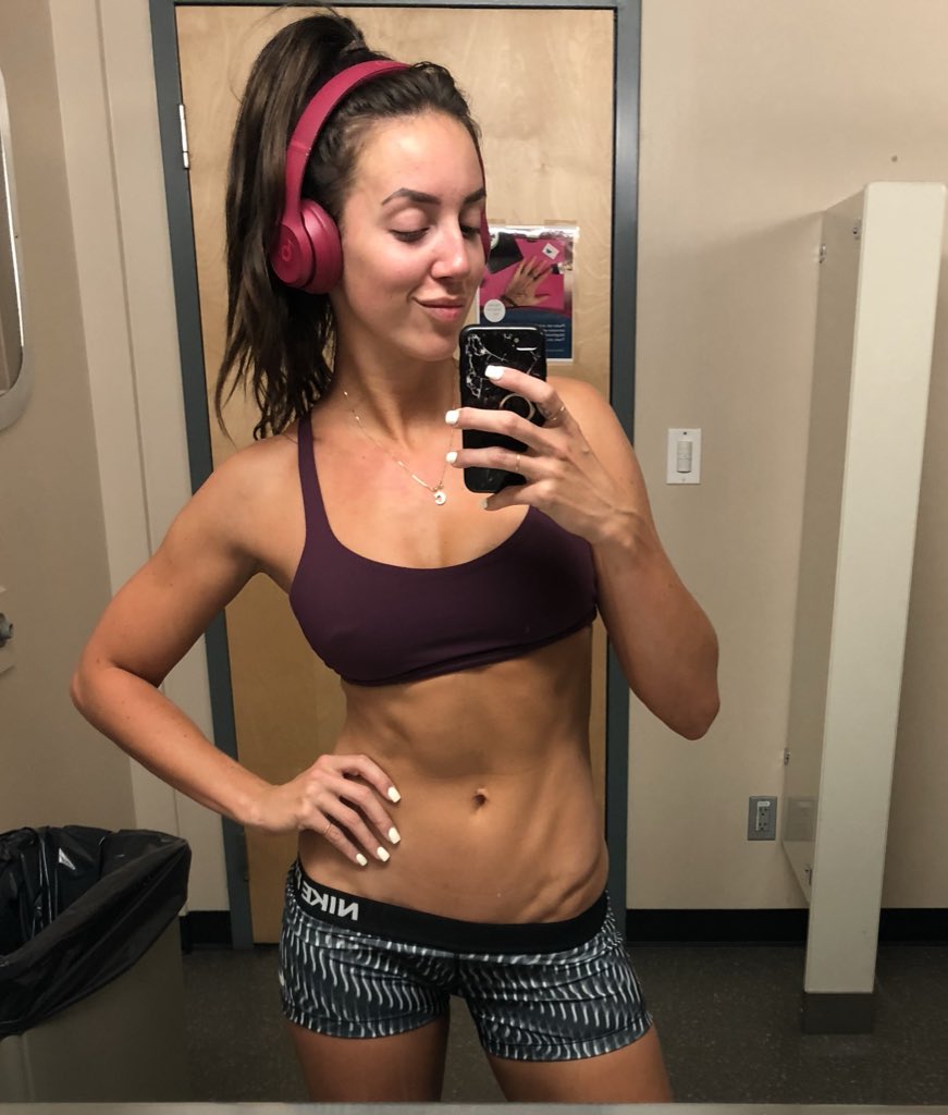flashing pussy gym selfie