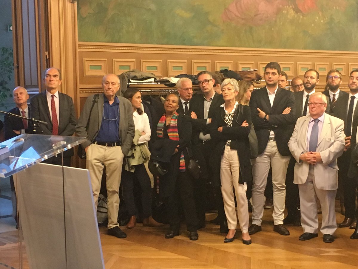 IRIS_SUP_'s tweet photo. Lancement Année stratégique et cocktail de rentrée de @InstitutIRIS  à la mairie du 11e avec nos chercheurs, partenaires, professionnels enseignants, assos étudiantes et tous cx qui participent à nos activités ! Messages du maire du 11e, du pt (A. Richard) et @PascalBoniface https://t.co/5LhF697An9
