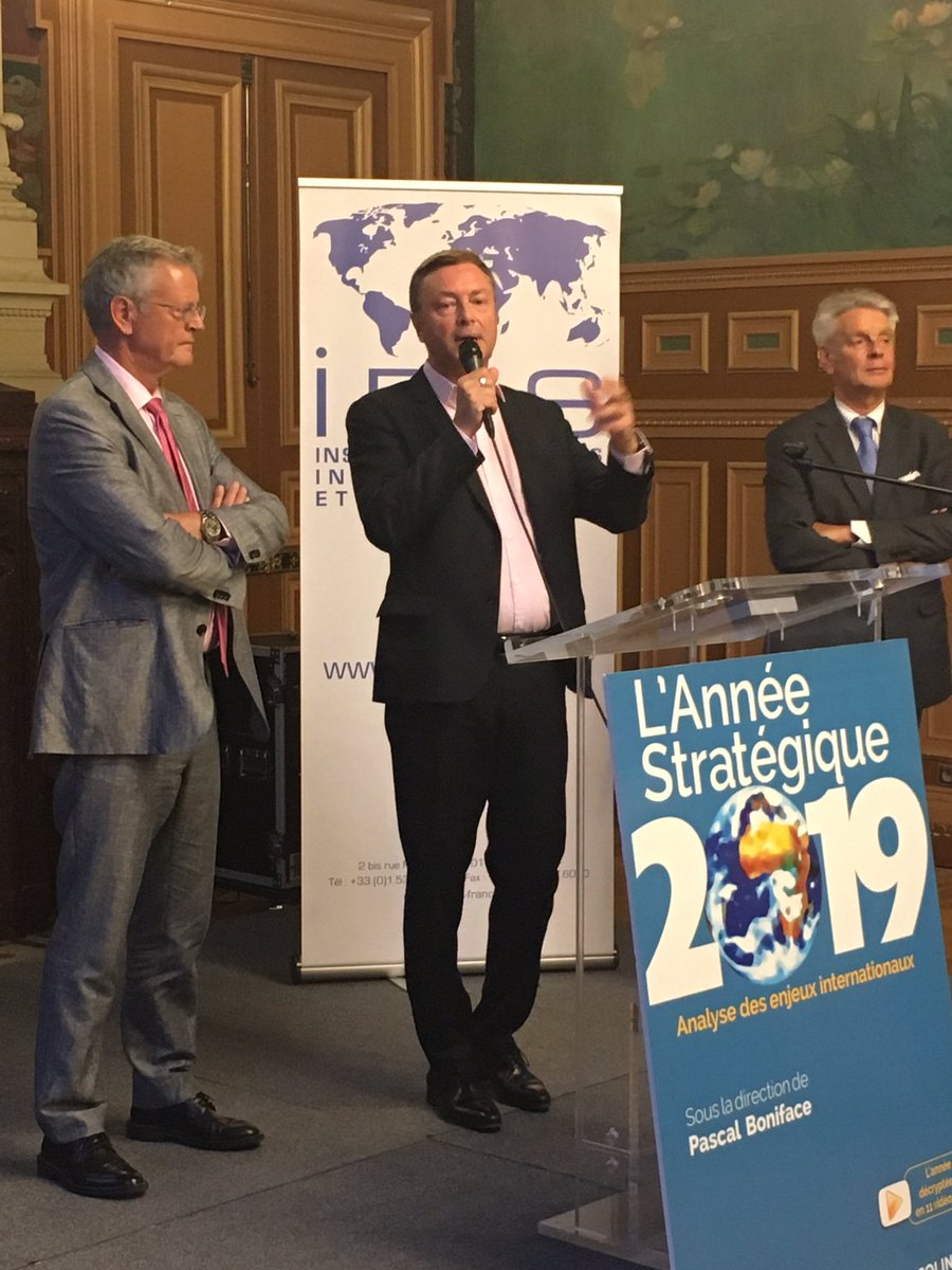 IRIS_SUP_'s tweet photo. Lancement Année stratégique et cocktail de rentrée de @InstitutIRIS  à la mairie du 11e avec nos chercheurs, partenaires, professionnels enseignants, assos étudiantes et tous cx qui participent à nos activités ! Messages du maire du 11e, du pt (A. Richard) et @PascalBoniface https://t.co/5LhF697An9