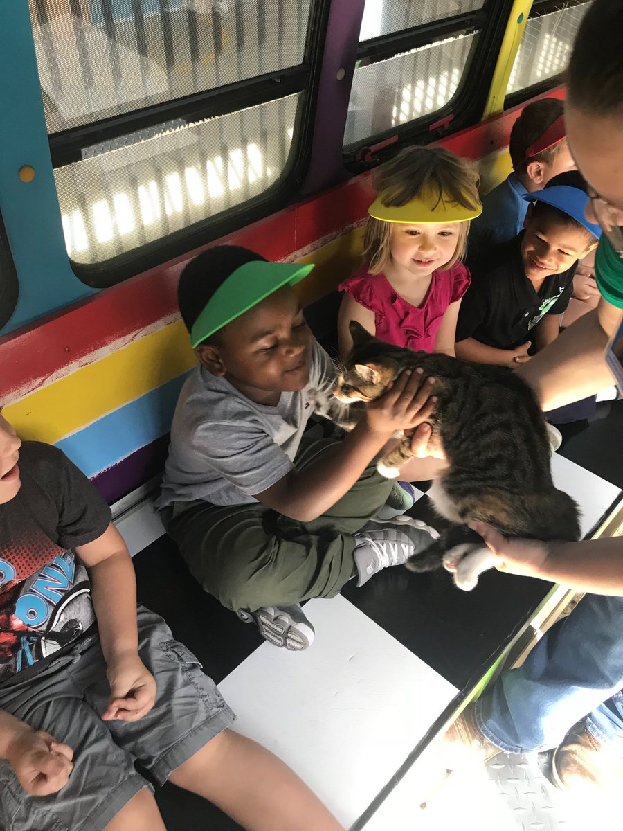 PaigeLemily's tweet photo. The Bark Bus was a pur-fect hands on experience! @HumaneMarion @mcpsevergreen https://t.co/JeSH2bYbIp