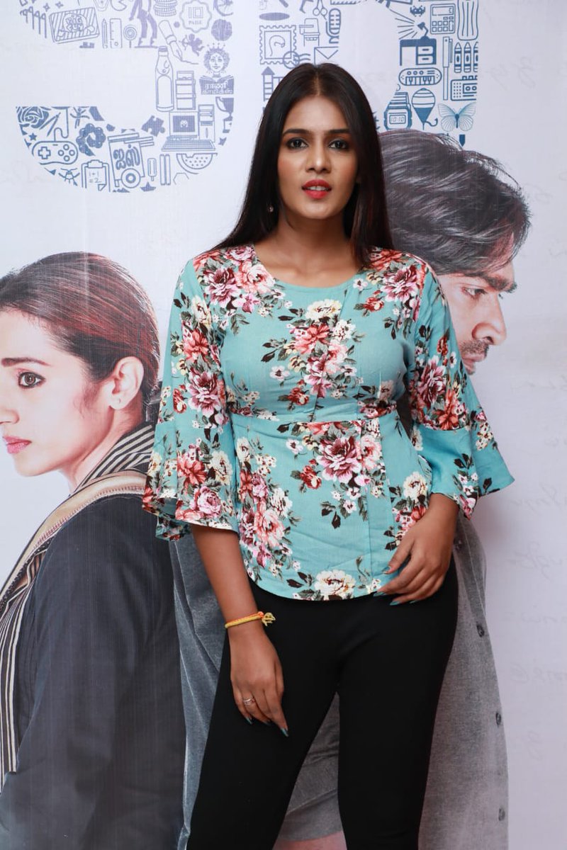 LMKMovieManiac's tweet photo. #96CelebrityShow happening now - actresses @meera_mitun and #Vasundara.. #96fromTomorrow https://t.co/lCRw7LnooN