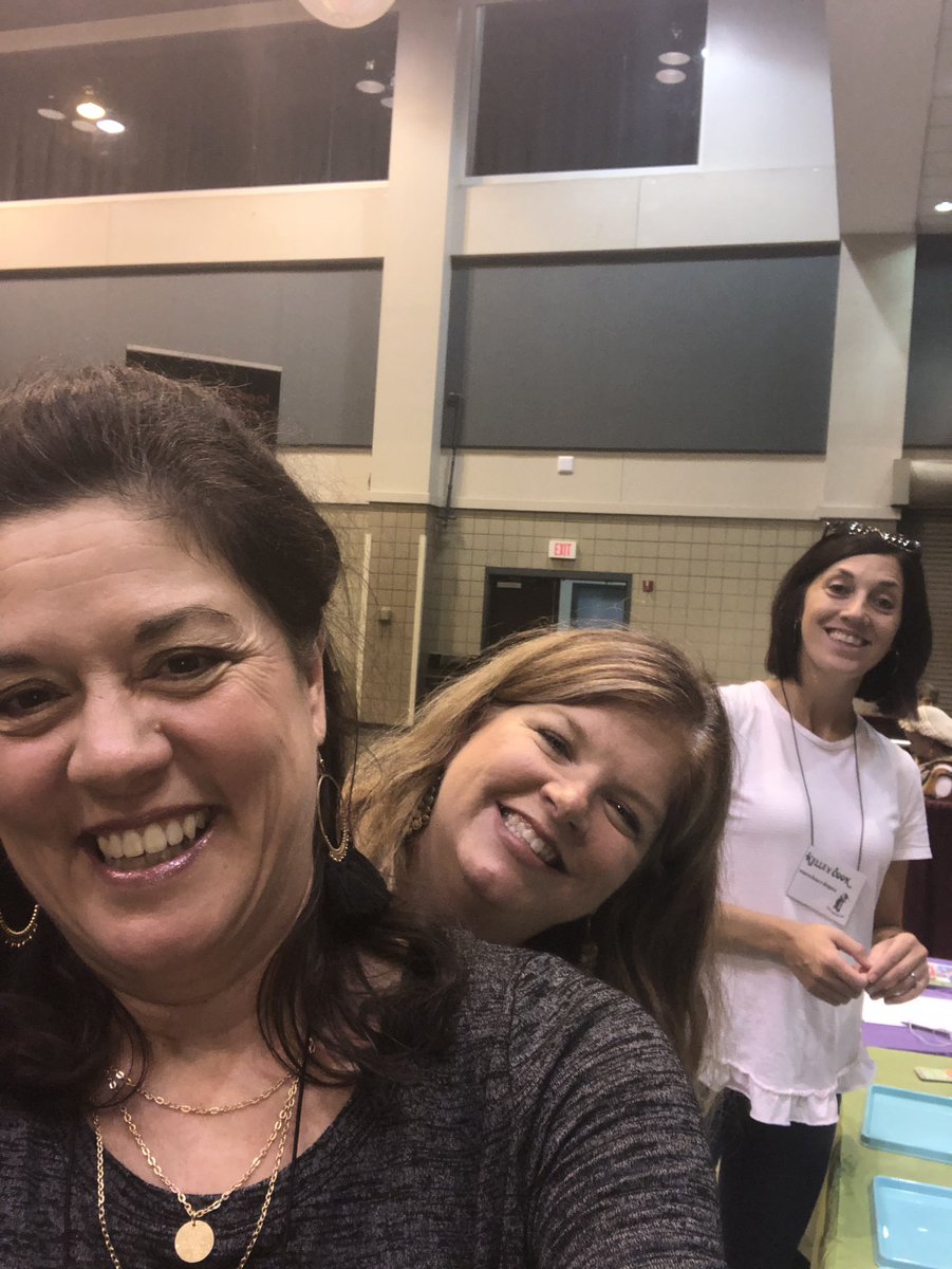 OES_Spotlight2's tweet photo. Making Bath Bombs at MAGC. @TweetDCS_OES  @OES_Spotlight  #TeamDCS #RaiseTheBar  #MACG2018 https://t.co/g1MWszfkqo