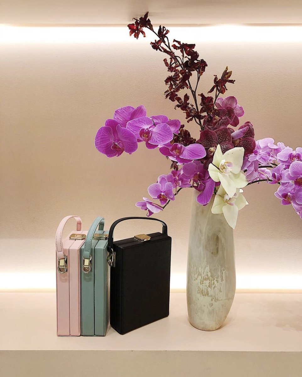 Vertical #clutch #love ❤️😍♥️😻❤ #new #thedailyedited instagram.com/p/BodrrUAAWS1/…