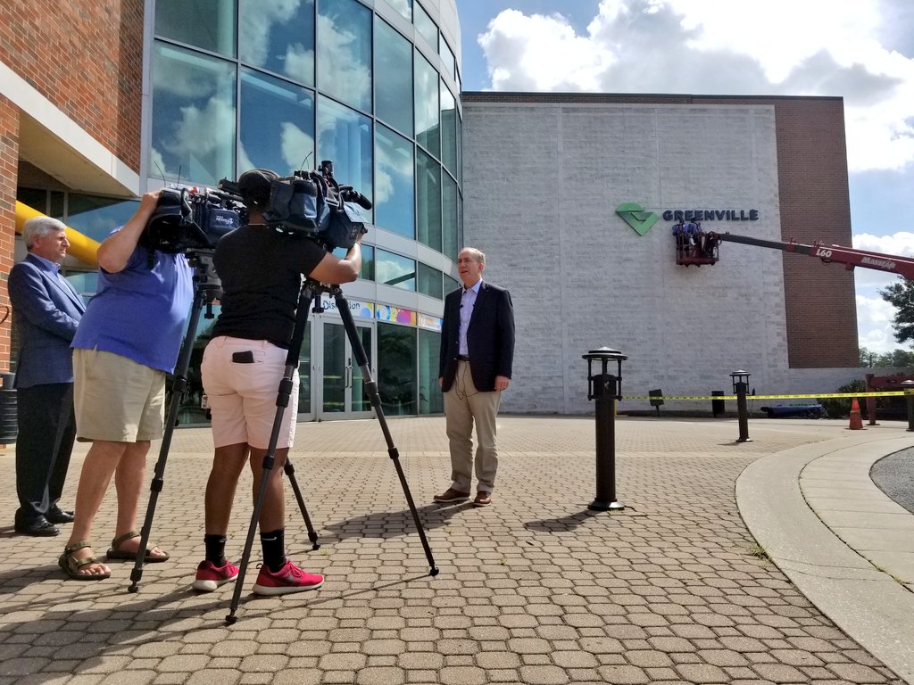2002mrayan's tweet photo. New sign, who dis? TD Convention Center is now the Greenville Convention Center with new branding and website unveiled today. The new name will promote the @CityGreenville to the 500,000 people who travel here for conferences each year, Mayor Knox White said. https://t.co/RI3E0mVx5v