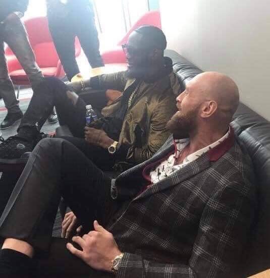 pete_o07's tweet photo. @Tyson_Fury @BronzeBomber what’s going on with this fellas #FakeBeef https://t.co/cxpzTi1X8L