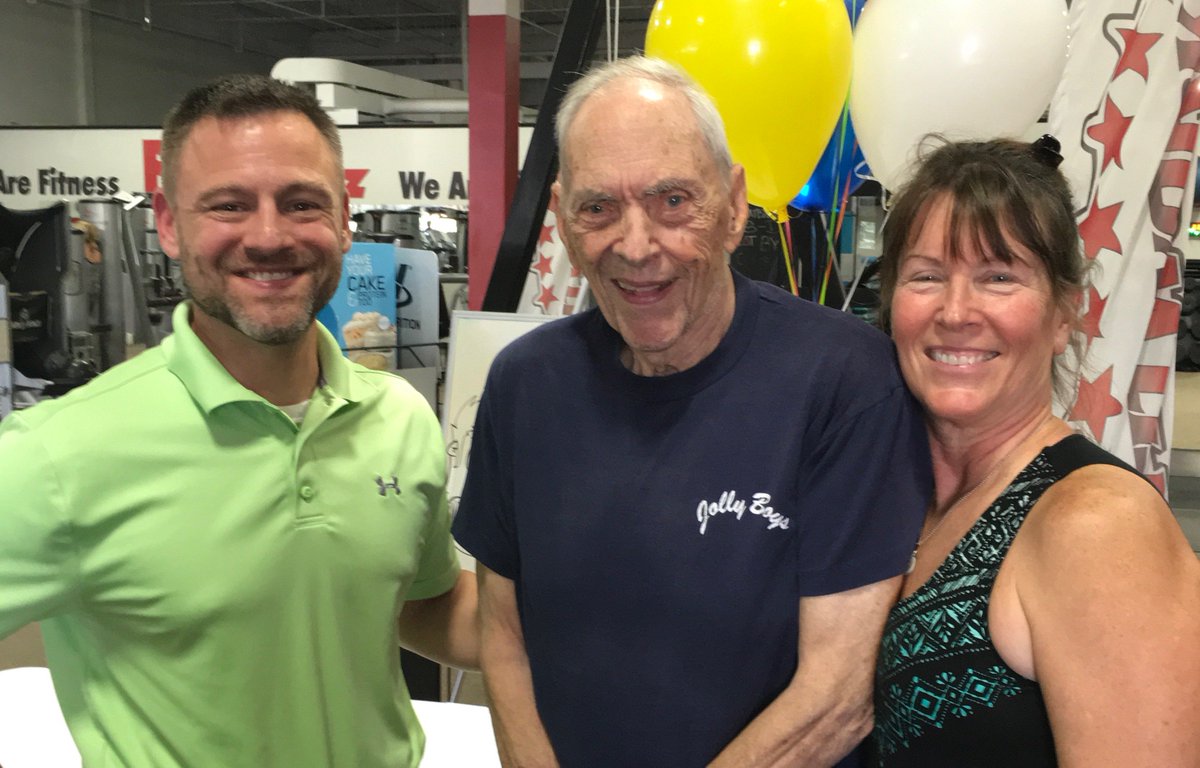 FitWorkz1's tweet photo. Happy 99th Dave! 🎂🍰🍻 https://t.co/nHrgMWeeD1