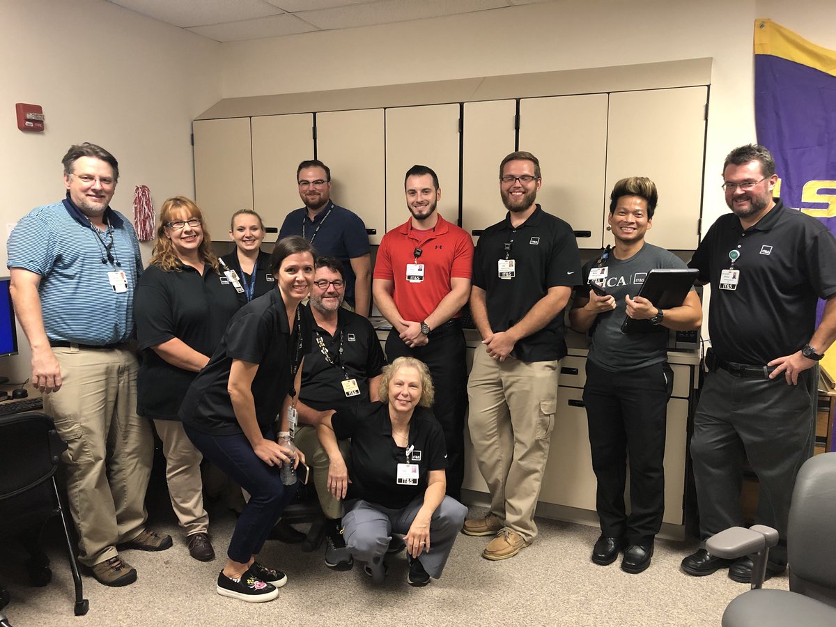 Tabikatzz2's tweet photo. Amazing team coming together for some late night facility support! #WFHIT #teamworkmakesthedreamwork    #healthcareinspired https://t.co/Ohsm9L0DFH