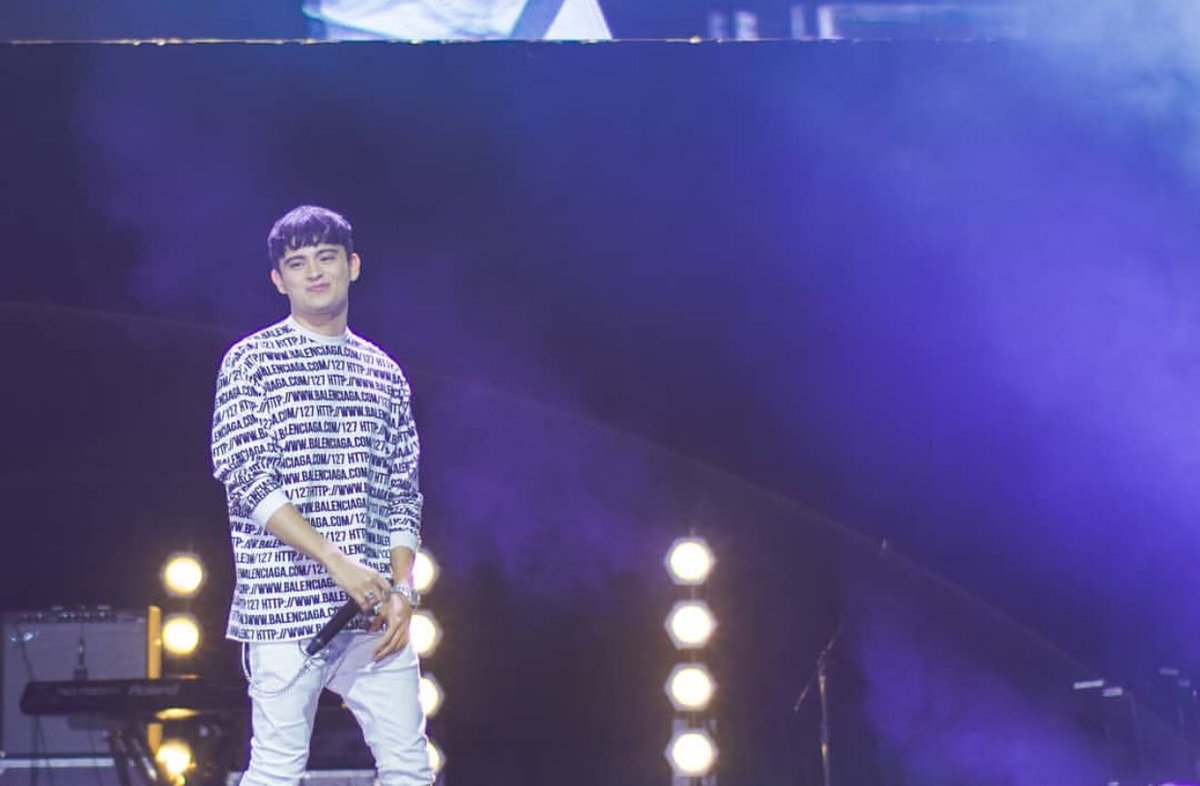 WLJD_UAE's tweet photo. Hearthrob @james in #SHOUTManila2018
#JaDine #JamesReid #NadineLustre
📸 _iamrodge IG 🤩 https://t.co/on1qExzOe0