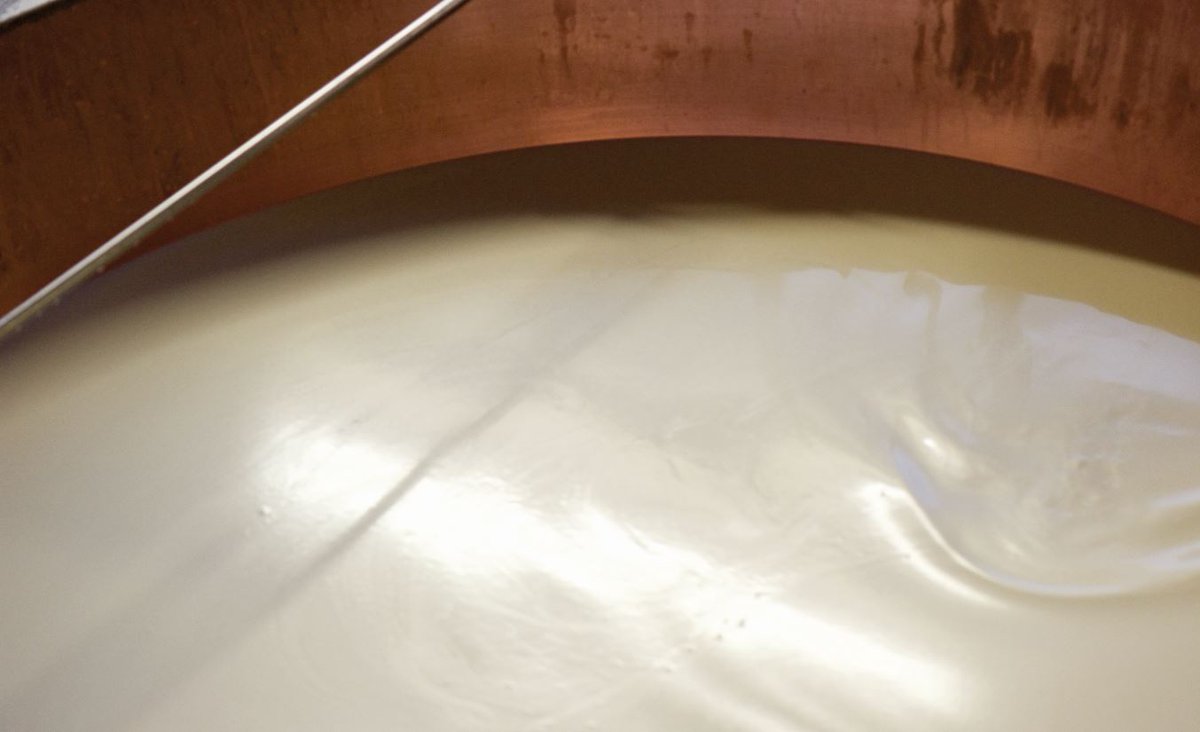 ParmesanUK's tweet photo. #DYK that #ParmigianoReggiano is lactose-free? The lactose is transformed into lactic acid by the enzymes produced by the milk and whey at the beginning of the production process. #LactoseFree https://t.co/4exOWhiSD7
