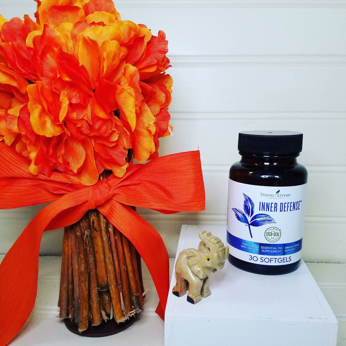 OlafsDad321's tweet photo. @younglivingeo's #InnerDefense #supplement contains Clove, Lemon, Cinnamon Bark, Eucalyptus, Rosemary, Oregano, Marjoram, Lemongrass and Thyme #essentialoils to support the body's natural defenses, and also supports a healthy #respiratory system.
#immunesupport https://t.co/JDv4uBhUSR