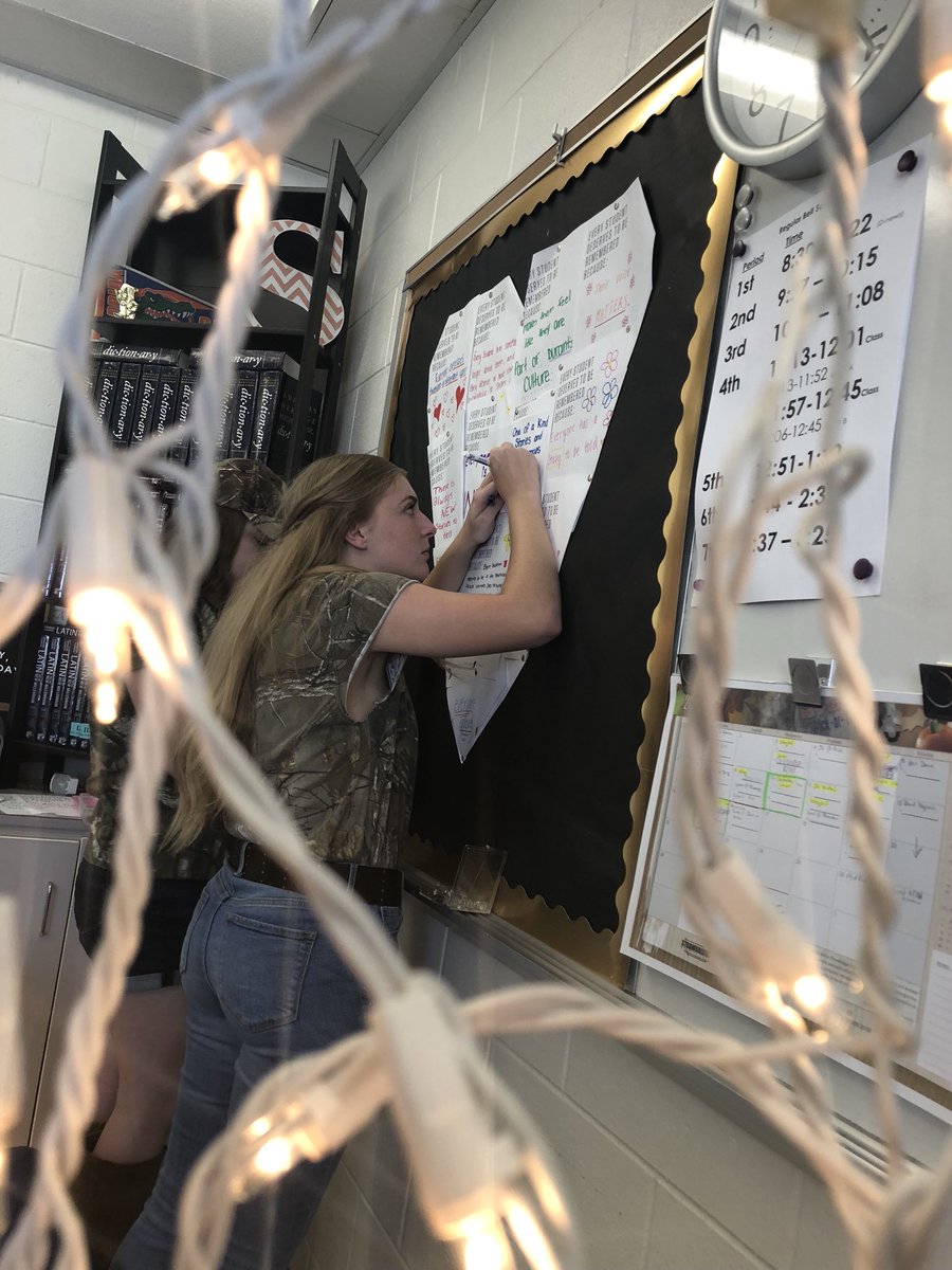 DurantYearbook's tweet photo. Lighting up our reasons why every student should be remembered. #ybkweek @HJYearbook @hjybkcreative https://t.co/SEogZKZEMF