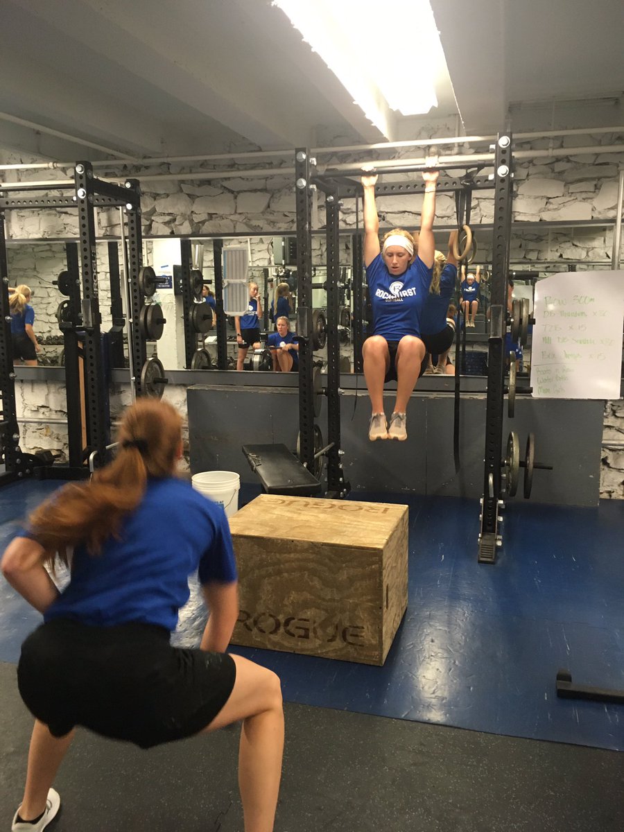 RockUSoftball's tweet photo. Hawks grinding out our conditioning competition early this morning #BoatsNRows #waterbottles https://t.co/G2pYRI0NW4