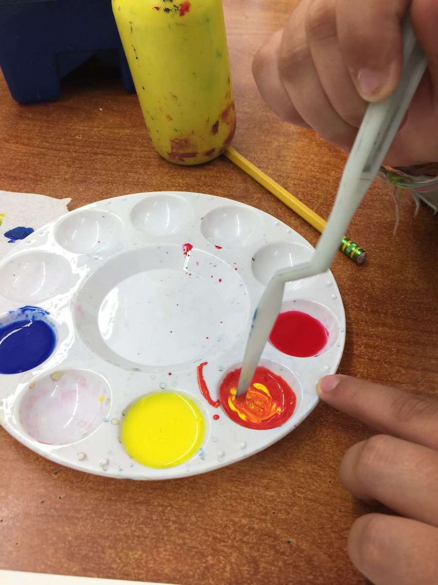ArtsyMxV's tweet photo. βOh I actually made a nice orange!β Said my fourth grader as she discovered how to mix colors perfectly #wearechesternj #braggschool #tabchat https://t.co/iLBthH01GG