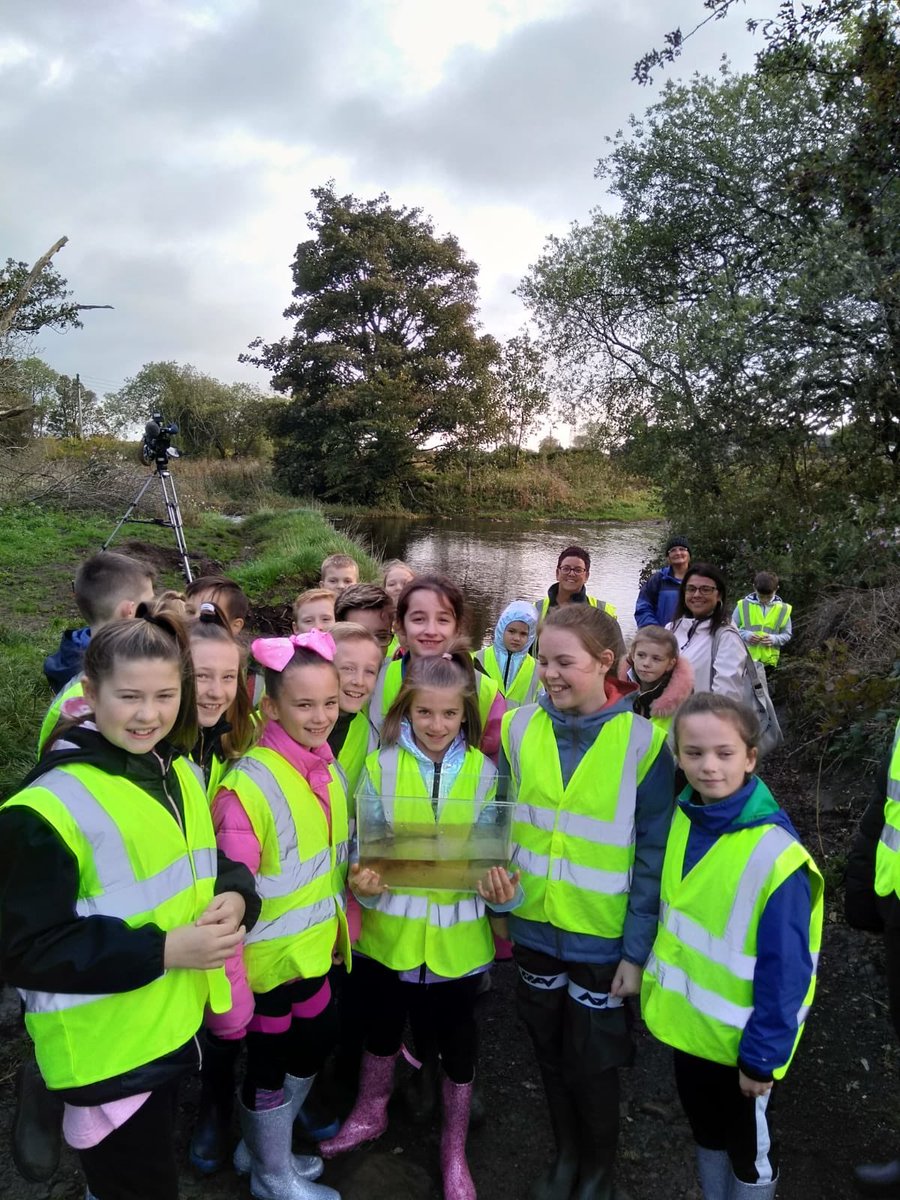 ClydeRF's tweet image. Today we finished #FlyingFish with Mossvale Primary! A great project with more than 200 #FutureStewards full of enthusiasm for rivers! Thank you @GLA_Airport #FlightPathFund and all the schools!