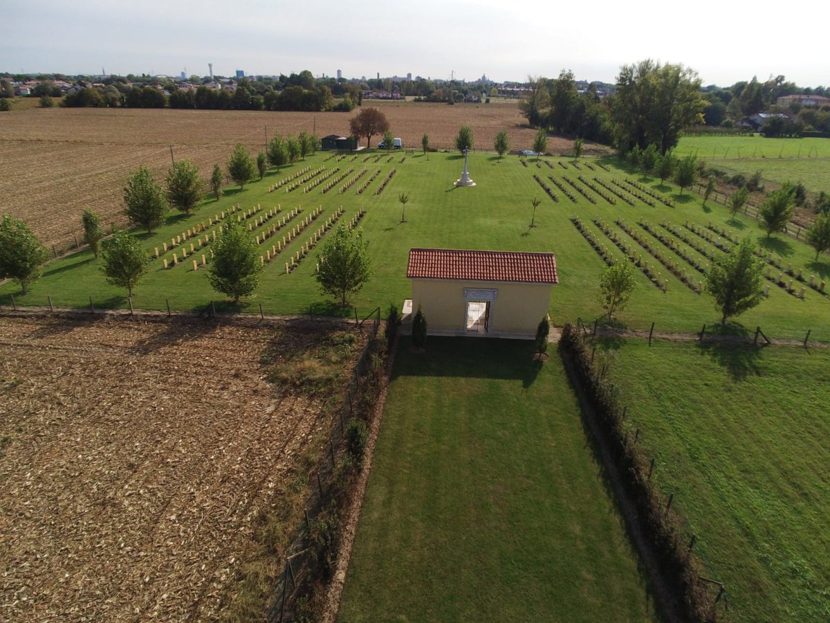 Nord_albert's tweet photo. Padua war cemetery. Picture  taken from the drone. @CWGC @christi7351 @cantartica @cla_castelli https://t.co/17IVrRx6tb