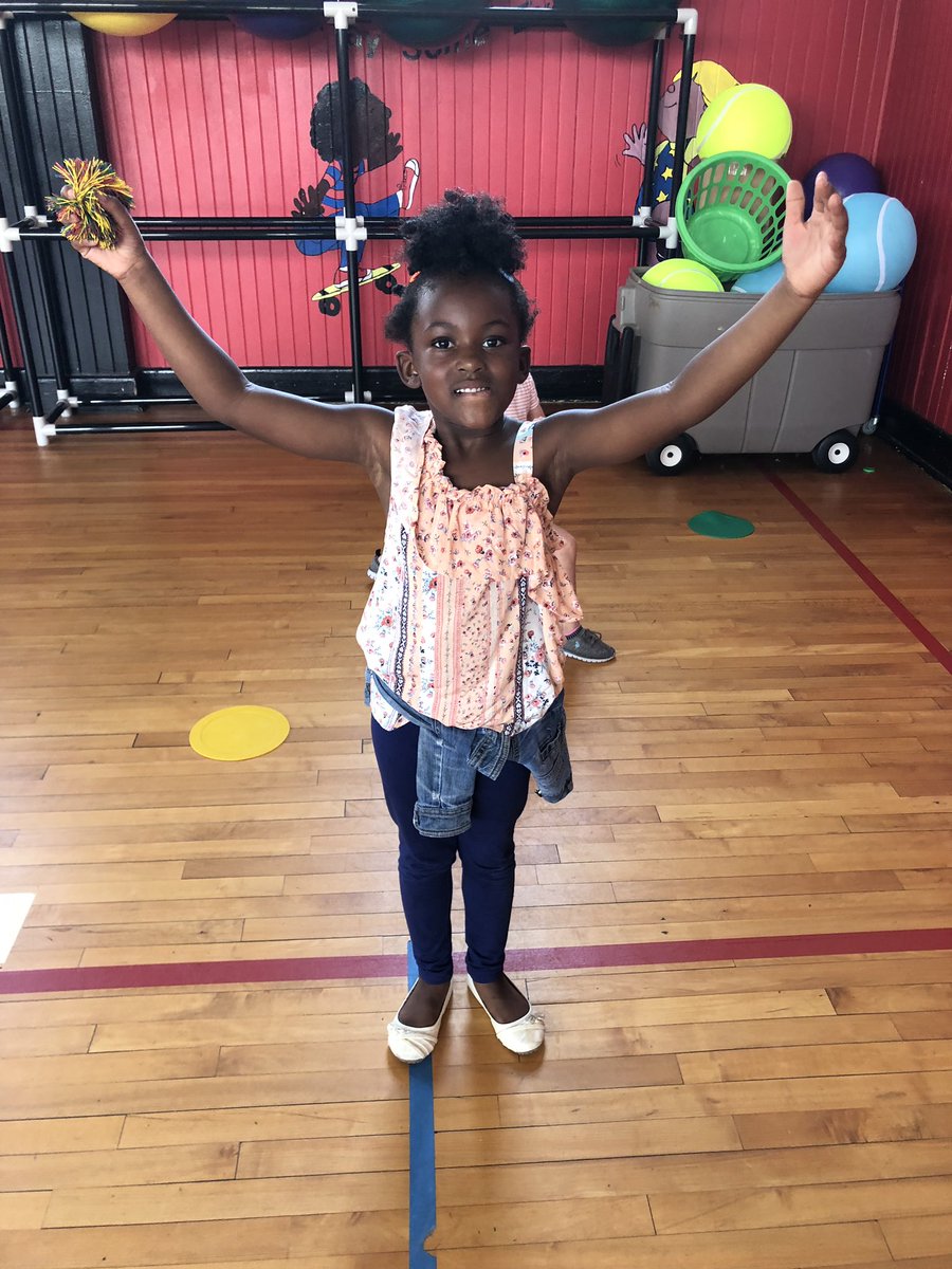 Coach3johnson's tweet photo. Step T L Throw.... the greatest throwing cues ever (created by this guy) and the kindergarteners are getting it in #theville #carrsville #pe #NotGymClass #physicaleducation @IWCSchools @cwaltersVA https://t.co/dlAYV8JiPQ