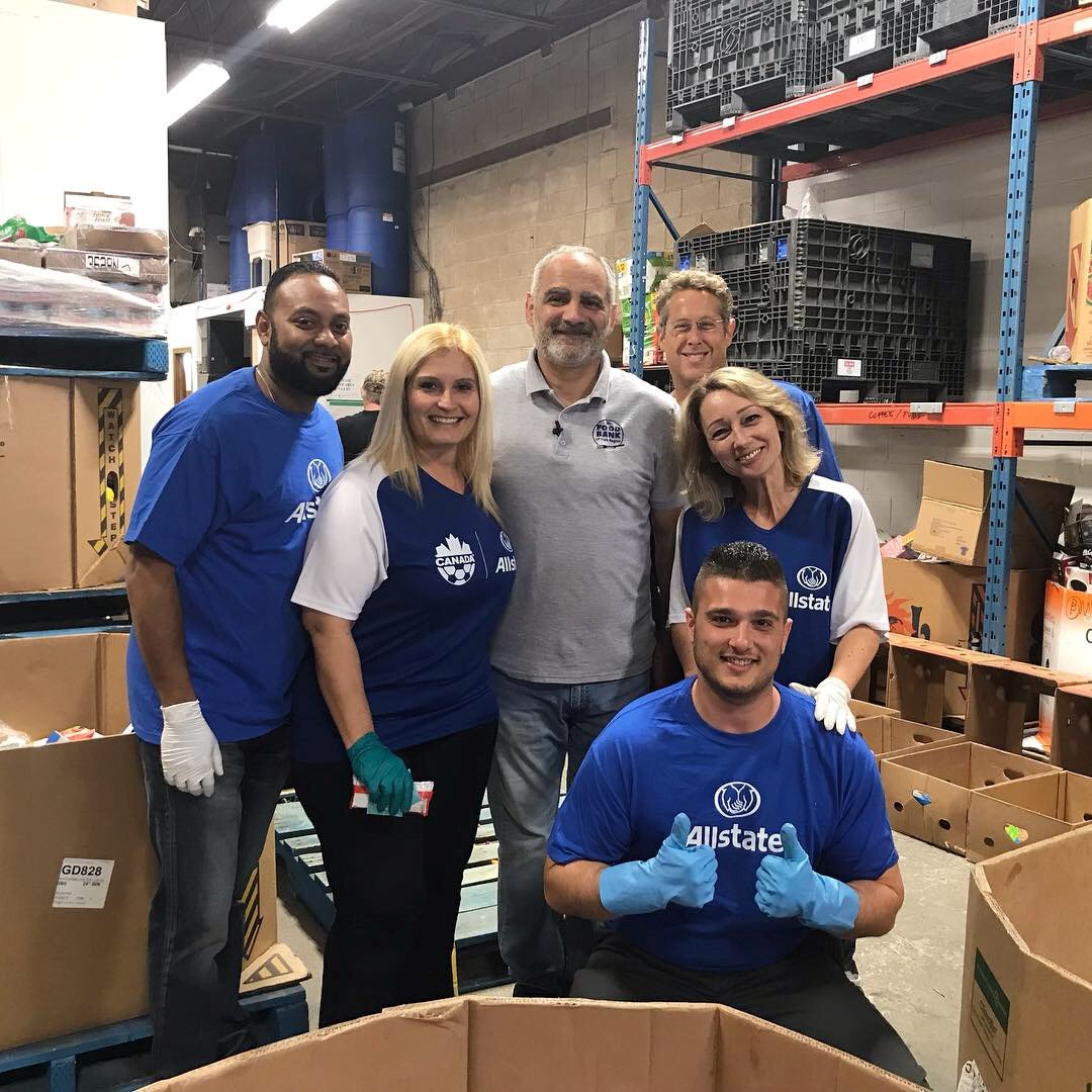 AllstateCanada's tweet photo. We had a wonderful time volunteering at the @FoodbankYR yesterday helping to promote the annual Thanksgiving Food Drive. Thank you @AnwarKnight and the @CTVToronto Live at Noon crew for spending the afternoon with us. #InsideAllstate https://t.co/wksNkoiaJE