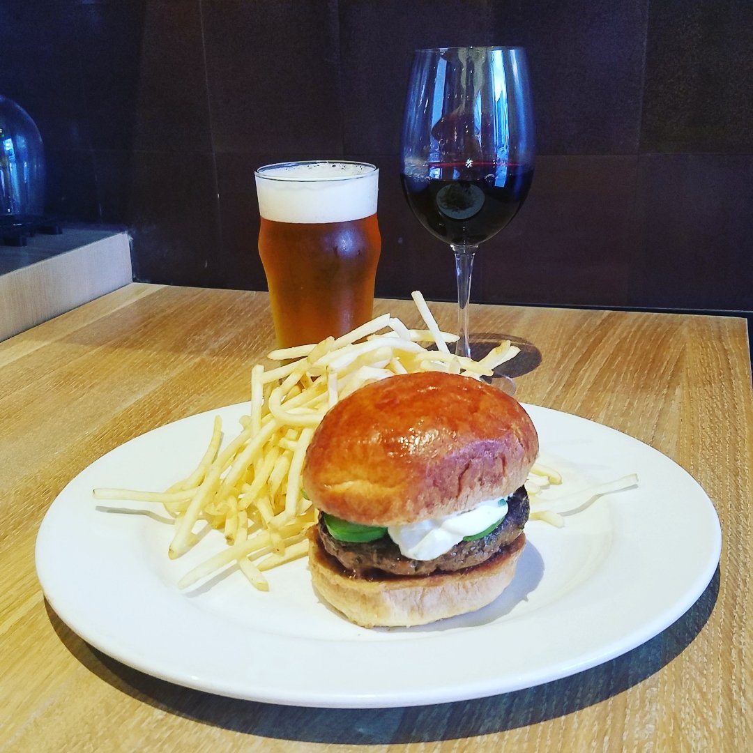 GabiJamesLA's tweet photo. Just a couple more days until First Friday and we have a Special!
Our Merguez burger, fries and a specially paired glass of red or beer.
$20, at the bar only.
5-6 &amp; 6-close. 
Come celebrate with us in the Riveria!
#gabijamela #LosAngeles #redondobeach #southbay #firstfriday https://t.co/3wjh5hVYbf