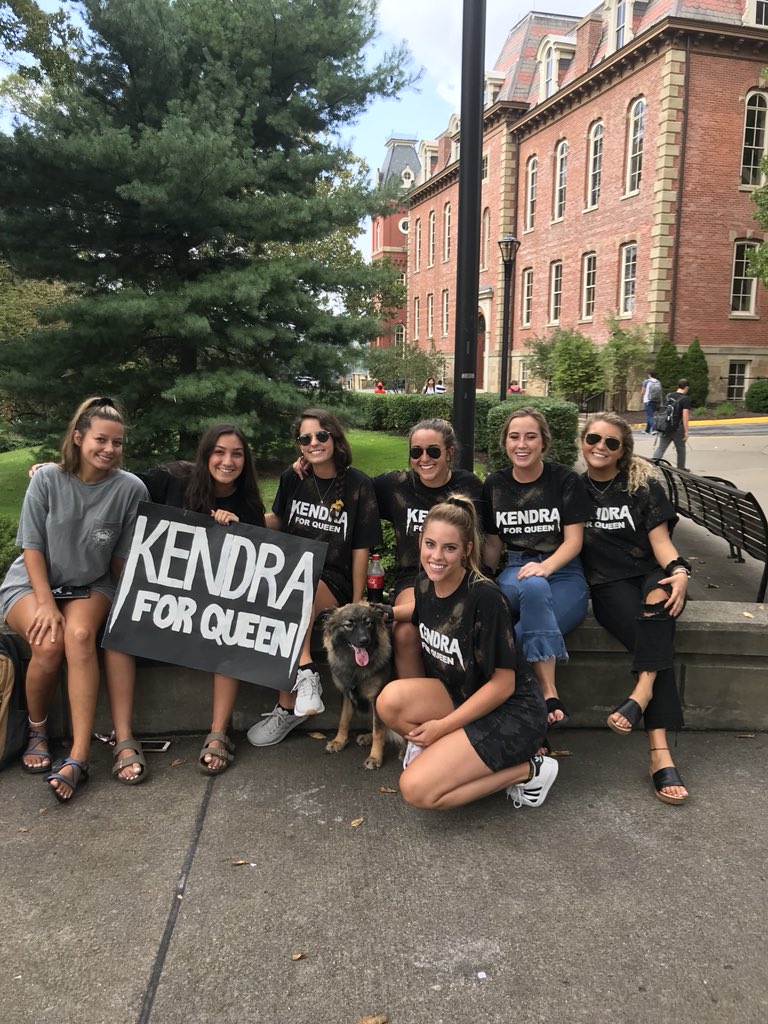 We’re still going strong with Hibachi in front of the Lair! And voting is open until 7! #Kendra4Queen #Doug4King 

🍛🍛🍛🍛🍛🍛🍴🥄😋