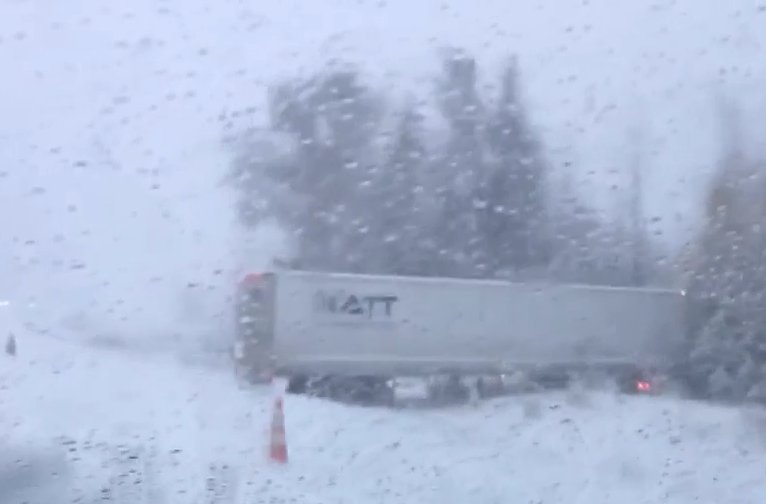 The weather network on twitter hundreds of drivers were left stranded