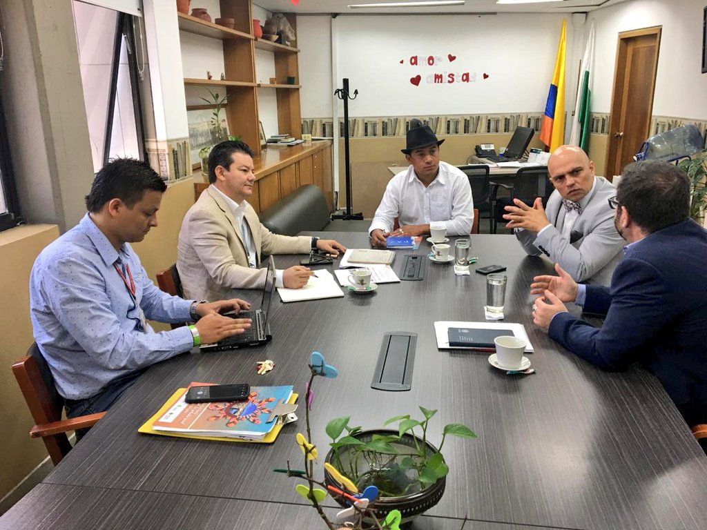 Wgomezarango's tweet photo. Nos encontramos en la Comisión Octava - Paz y Derechos Humanos de la @AsambleAntioqui con Francesc Clatet, Jefe de Misión ONU para #Antioquia y Rodolfo Zapata, integrante de la Misión de Verificación de la Oficina Regional de la ONU. https://t.co/81x5eBMpRe