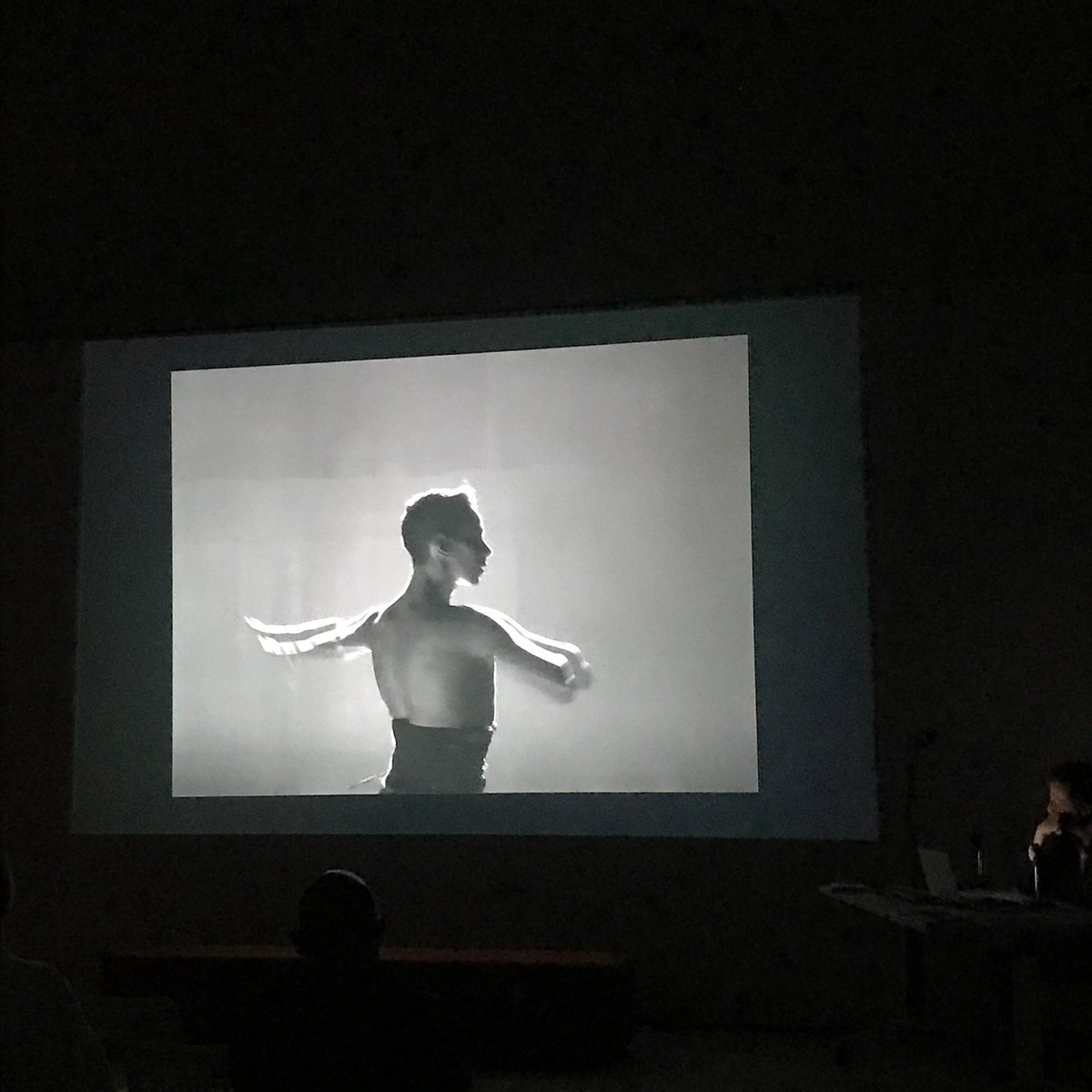 ConsorcioMuseos's tweet image. 🔹️ Hui al Centre del Carme ens hem reunit entorn de la creació de #videodansa i #videoperformance en un programa de presentacions d'obres i conferències amb artistes que tindran lloc al #CCCC fins al diumenge 7 d'octubre.
➡️Més info i horaris: consorcimuseus.gva.es/actividades/5e…