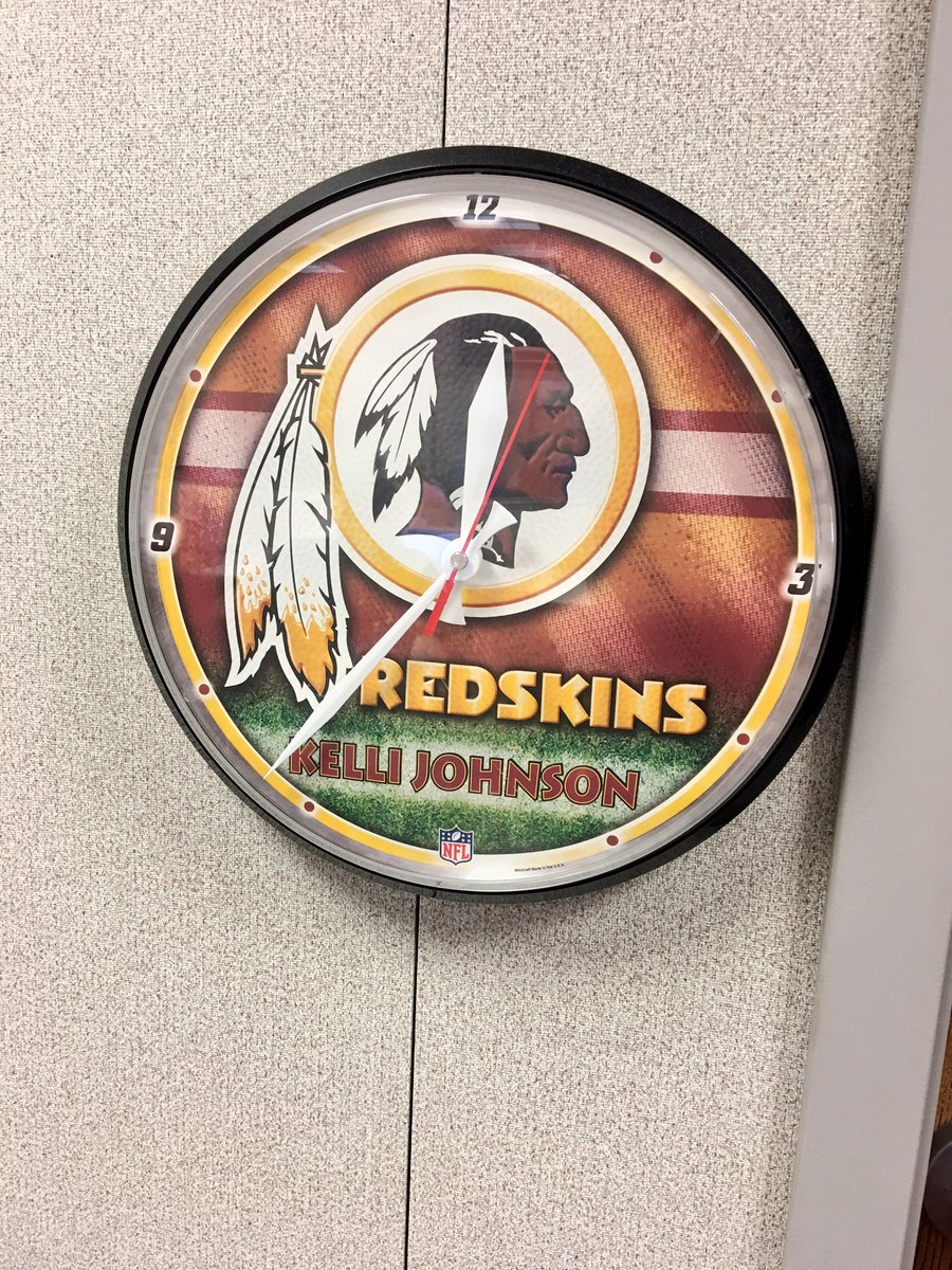 juliedonaldson_'s tweet image. Hey, @KJohnsonNBCS your Clock is still waiting for you! Want me to ship it??? 🤣🙄😬😁👍🏻 #httr #redskins #keepingtime