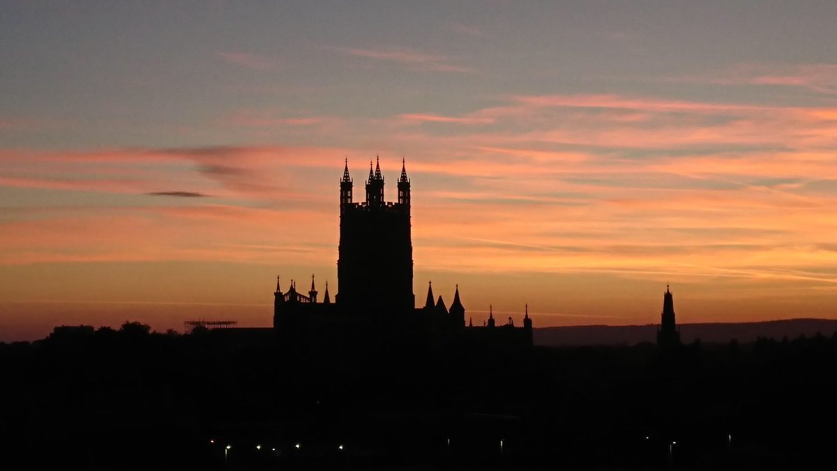 Gloster_Gal's tweet photo. #Gloucester #GloucesterCathedral #MayHill #CandyColouredSkies #OrangeGlow #Wow ❤️ @GlosCathedral @GlosWeather @visit_cotswolds @VisitGloucester @moreGloucester @GlosWalks Weds 3rd Oct https://t.co/lWJpzVNvx3