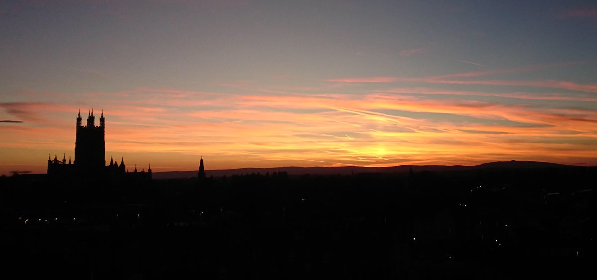 #Gloucester #GloucesterCathedral #MayHill #CandyColouredSkies #OrangeGlow #Wow ❤️ <a href="/GlosCathedral/">Gloucester Cathedral</a> @GlosWeather @visit_cotswolds <a href="/VisitGloucester/">Visit Gloucester</a> @moreGloucester <a href="/GlosWalks/">GloucestershireWalks</a> Weds 3rd Oct
