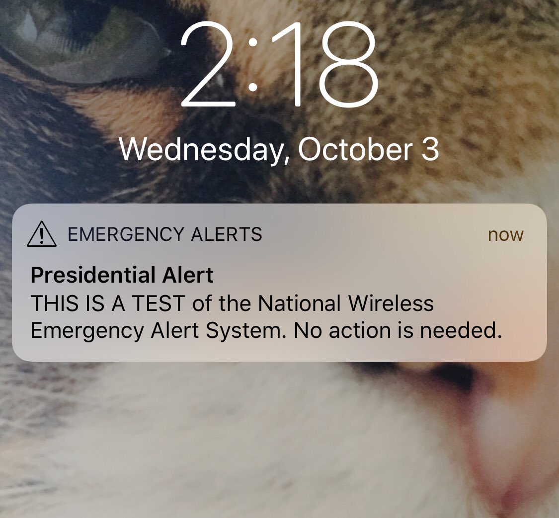 ItsSeansTweets's tweet photo. This on my phone... and this on my TV.

#PresidentialAlertSystem  #PresidentialAlert #NWEAS #NationalWirelessEmergencyAlertSystem https://t.co/rACZvR63wo