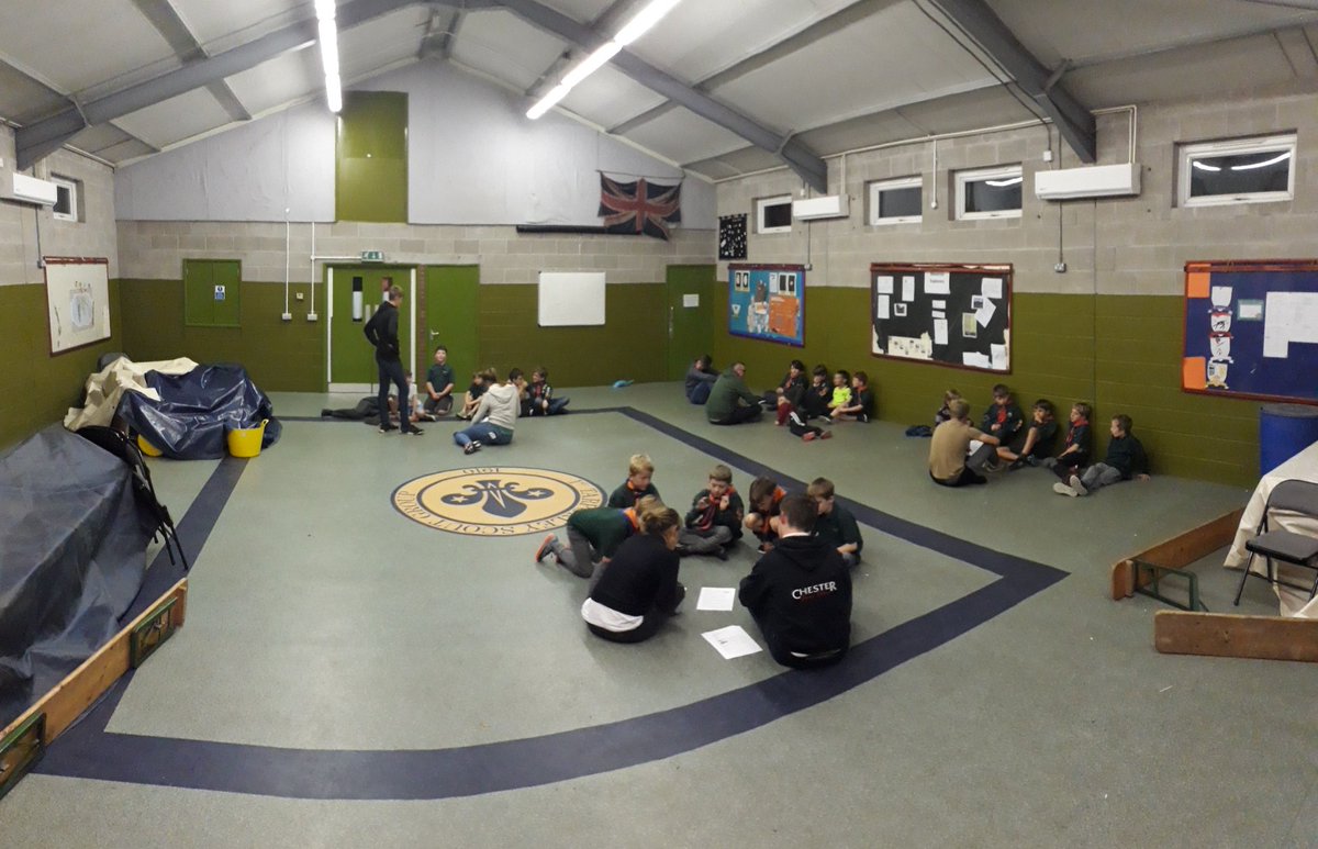 tarporleycubs's tweet photo. Inbetween rounds of rabbits we have some badge work too
First Aid night
#doctorDavid is our resident expert! https://t.co/7ylF70HEqs