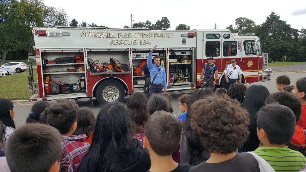 MsHernandezPCSD's tweet photo. Our Peekskill Fire Department came to visit Hillcrest today! They discussed fire safety and their responsibilities! #HillcrestHawks #HawkPride #PeekskillFire https://t.co/pAwawXWvGH