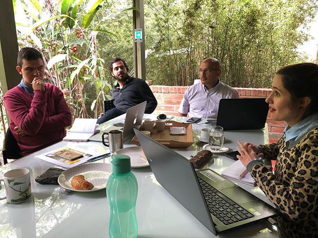 InspiraLab's tweet photo. #diálogos de cocreación con la @redmusicamed construyendo un plan para divulgar y discutir el ejercicio de la transformación social desde las pedagógicas artísticas https://t.co/0u9H4LbAKq https://t.co/PHnI6Di4wm