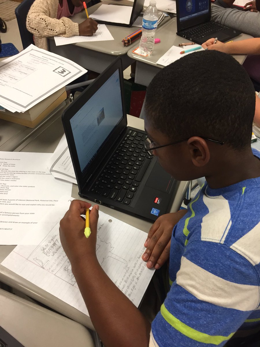 KimGlover9's tweet photo. Ss gathering research to create brochures of our 50 states! @TweetDCS_OES #teamDCS #RaisetheBar #beAwesome https://t.co/NJuNWsv3CO