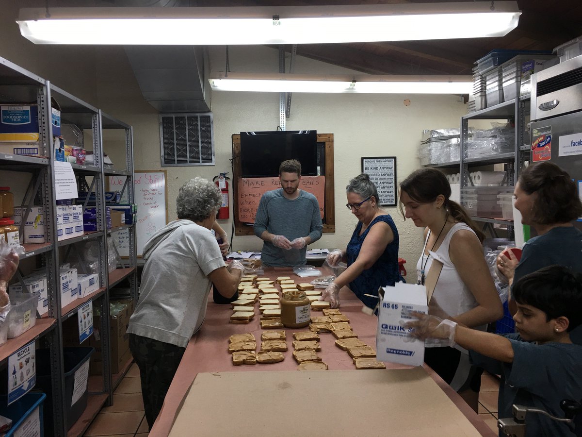 SHPCAustin's tweet image. Join us for our @mobileloaves Truck Runs! Visit the mission calendar and sign up for open spots on the Truck Run or to prepare the truck as part of the Make Ready Team! The next Truck Run with open spots is October 27! ow.ly/gAJ430m4o3K #servingGOODNESS