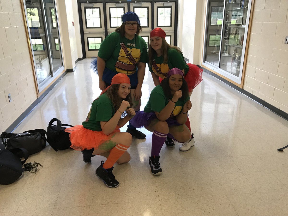 BeaconCityHS's tweet photo. A fun-filled day of dressing up in costume!
#BuildingSpirit
#imagination https://t.co/c80ArckFuI