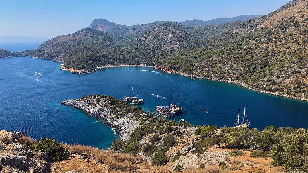 farukerkilic's tweet photo. Muazzam Gemile Adası.. 
M.S. 5. yüzyıldan sonra yıllarca ticari gemilerin ve hristiyan hacıların uğrak noktası olmuş, önemli bir dini merkez.. 
Bugün ise “harabe”. 

#gemile #fethiye https://t.co/I30KqpII0D