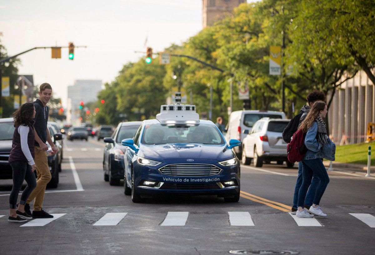 Ford_CA's tweet photo. La seguridad de la gente alrededor y dentro de vehículos autónomos ¡es fundamental! Por eso, queremos hacer un llamado a toda la industria de vehículos autónomos para unirse a nosotros y compartir ideas para crear un tipo de comunicación integrada para estos #FordTechnology https://t.co/R5wpGGZuyT