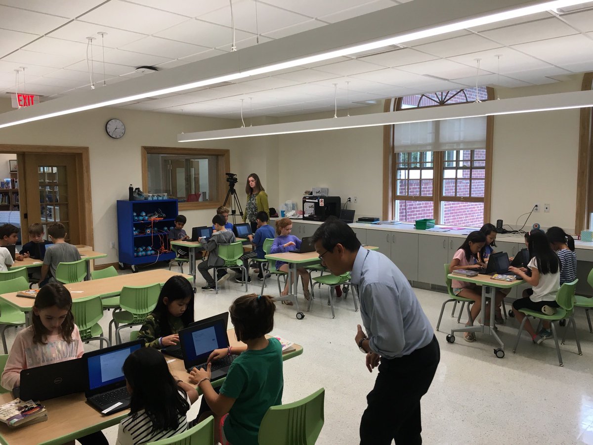 EDMrsHuang's tweet photo. We received our brand new Chromebooks! 💻Thank you @mrtomizawa and @MrsTurner0716 for showing us how to get started and how to use it appropriately. We can’t wait for our first project! #edgewoodproud https://t.co/U2QXkhnwit
