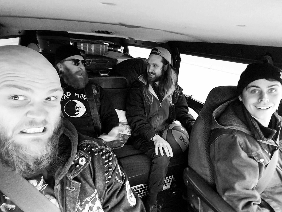 lividdoom's tweet photo. Traveling Wilburys https://t.co/1xkDInOy6P