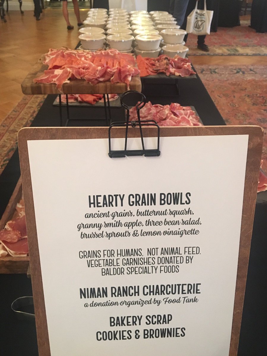 perezxpaula's tweet photo. all event food spreads should look like this! @foodtank #FoodTank #foodtanksummit https://t.co/mSVXYxrfip