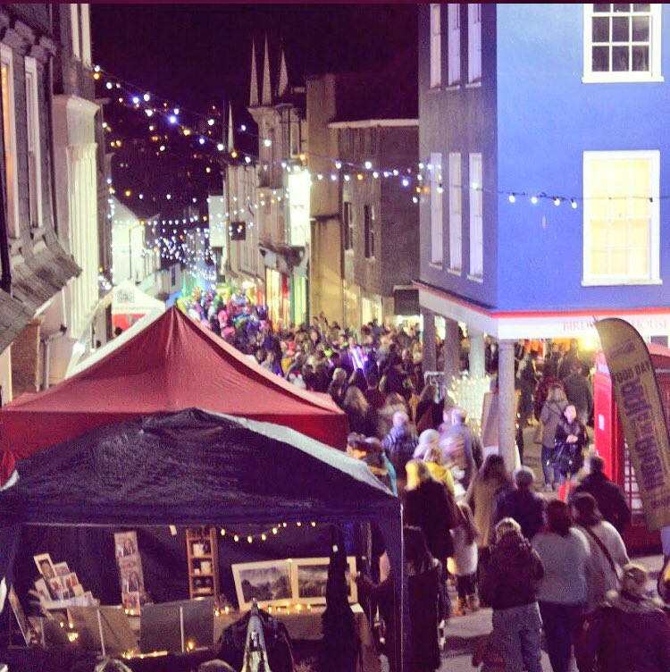 mydevonholidays's tweet image. Making plans for Christmas? One of the best Christmas markets in Devon has to be Totnes Christmas Market #totneslatenightshopping so make sure 4, 11 &amp;amp; 18 Dec are in the diary! #totnes @VisitDevon @visittotnes #southhams 😍🎄🎄https://t.co/B8lDbIzKxc