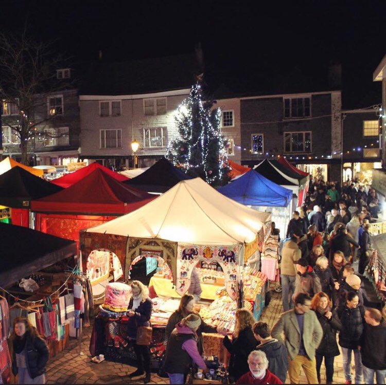 mydevonholidays's tweet image. Making plans for Christmas? One of the best Christmas markets in Devon has to be Totnes Christmas Market #totneslatenightshopping so make sure 4, 11 &amp;amp; 18 Dec are in the diary! #totnes @VisitDevon @visittotnes #southhams 😍🎄🎄https://t.co/B8lDbIzKxc