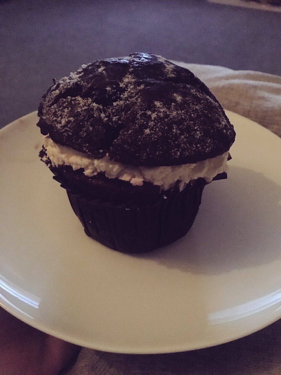 SamLawr3's tweet image. Hit my steps goal walking round the supermarket for this bad boy. It's a sign! #marathontraining #taperweek #allthefood