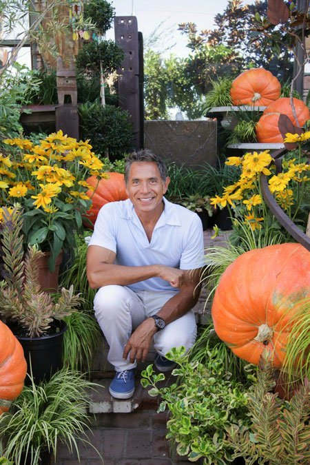 LOCAeditor's tweet photo. #LagunaBeach He's amazing! Ruben Flores teaches Holiday Decorating Thurs.Oct 18,4-6pm at @Laguna_Nursery  Snacks n wine provided $20/free with LOCA membership INFO--> https://t.co/bZ3UIhrkjY https://t.co/RViehp9jTg