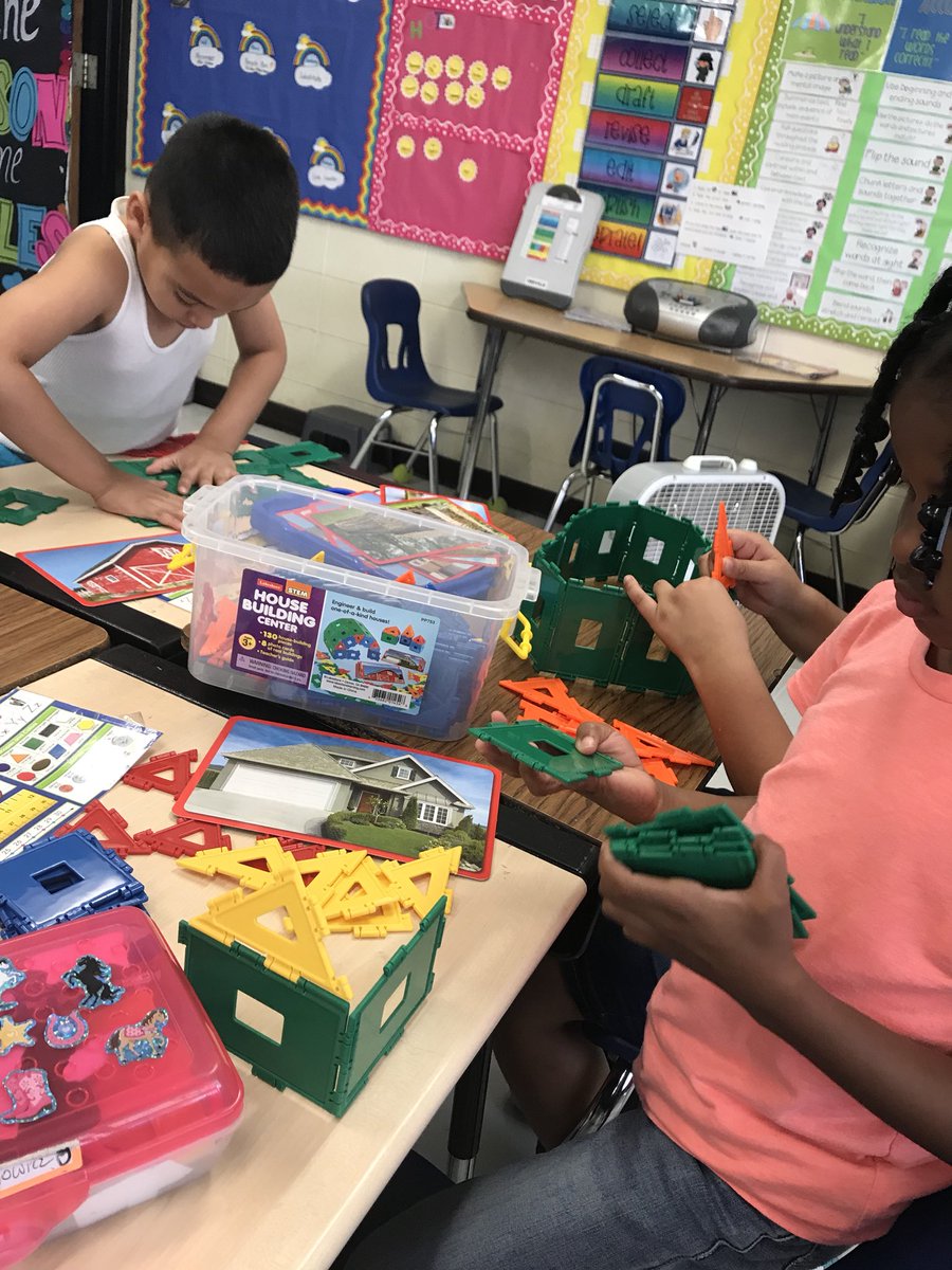 kmfirstgedville's tweet photo. STEM challenges @BPD3KM https://t.co/wrwtq44U5n