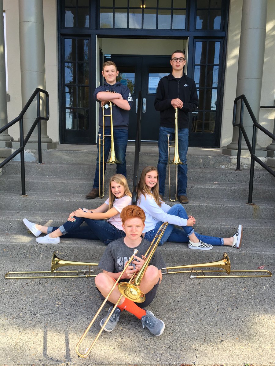 WestOrientBand's tweet photo. It’s picture day for the West Orient Band. #womswolverines #bandkids https://t.co/iHwcfSmy9w